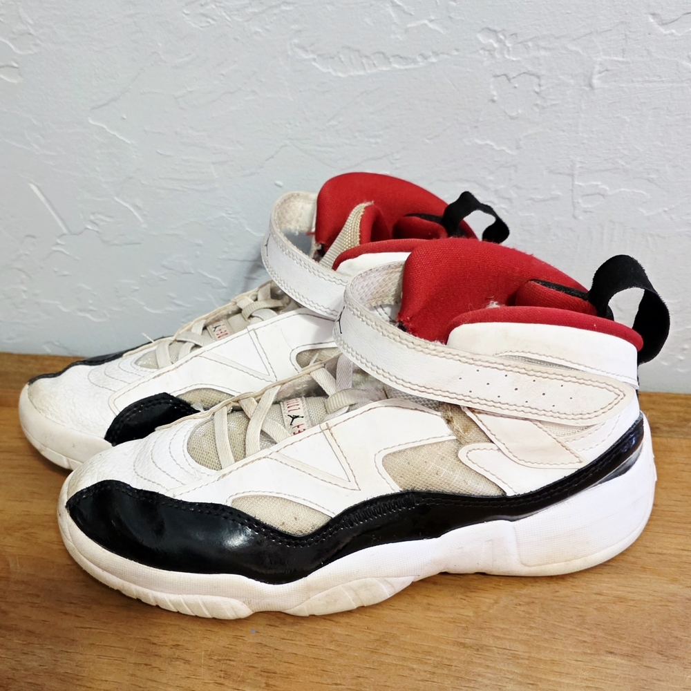 BOYS NIKE JORDAN JUMPMAN TWO TREY SHOES